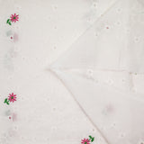 Broderie anglaise brodée fleurs roses fond blanc