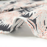 Voile de viscose imprimé feuillage blanc et rouge fond gris