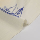 Gasa doble estampada barco azul fondo crudo