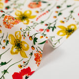 Popeline de coton imprimée bucolique rouge et jaune fond blanc