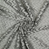 Cordón de poliéster de chevron blanco con fondo negro.
