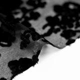 Velours de viscose dévoré sur maille fleurs noires
