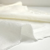 Crepe de viscosa Lily bordado follaje blanco roto
