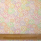 Algodón estampado contorno de flores sobre fondo crudo