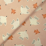 Algodón estampado pájaros vuelan fondo rosa carne