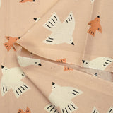 Algodón estampado pájaros vuelan fondo rosa carne