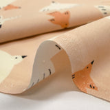 Algodón estampado pájaros vuelan fondo rosa carne