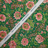 Coton liberty ® Vine Garden rose fond vert au mètre