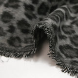 Jacquard de polyester peigné léopard fond gris