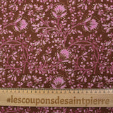 Coton indien imprimé liane de fleurs lilas fond marron