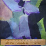 Organdi de coton imprimé fleurs nocturnes fond marine