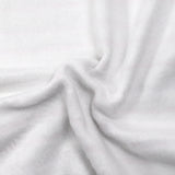 Sudadera de peluche a rayas rojas, rosas y violetas con fondo gris jaspeado