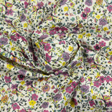 Anna Purple y amarillo Fondo blanco de algodón estampado en blanco por el medidor