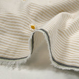 Coton tissé teint brodé marguerite fond rayé blanc et beige