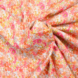 Mandarina y algodón con estampado de flores de mandarín rosa por metro