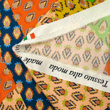 Satin de soie imprimé patchwork cachemire orange, moutarde et bleu