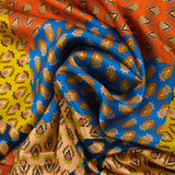 Satin de soie imprimé patchwork cachemire orange, moutarde et bleu