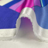 Satin de soie imprimé danse évasive magenta, bleu et parme
