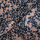 Satin de soie imprimé fleurs à l'encre fond rose poudré