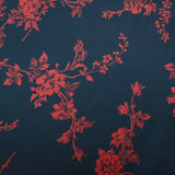 Satin de soie imprimé roses rouges fond bleu nuit