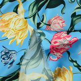 Satin polyester imprimé botanique fond turquoise