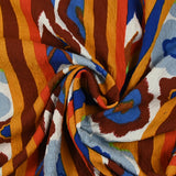 Viscose gaufrée imprimée aztèques bleu roi, brique et blanc
