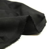Jeans negros con estampado de camuflaje