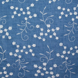 Twill de polyester brodé marguerite fond bleu
