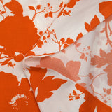Viscose imprimée silhouettes de fleurs orange fond blanc