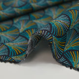 Viscose imprimée paon en pointillés bleu et jaune fond noir