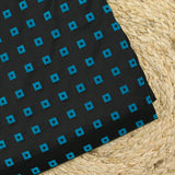Maille de viscose carré velours turquoise fond noir