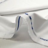 Tela de sastrería de poliéster blanco.