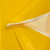 Tela impermeable de polialgodón amarillo.