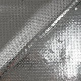Sequín de plata sobre tul gris