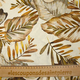 Viscosa natural estampada en hojas marrones y amarillas sobre fondo crudo.