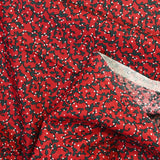 Fondo rojo arabesco estampado de algodón Poplin