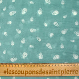 Muselina estampada almas rebeldes corazones fondo mentolado