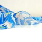 Crepe estampado río fondo azul