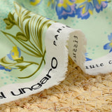 100% Silk Silk Spring Water Fondo verde