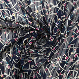 Mousseline imprimée bande satin fleurs vagabondes fond marine