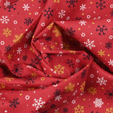 Popeline de coton imprimée neige fond rouge