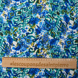 Viscose imprimée vibration d'Orient bleu et vert fond blanc
