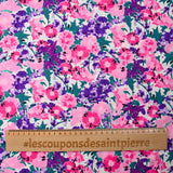 Viscose imprimée fontaine de fleurs rose et violet fond blanc cassé