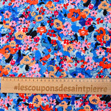 Viscose imprimée brouillard de fleurs fond bleu