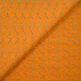 Broderie anglaise festonnée beige Éléonore fond orange