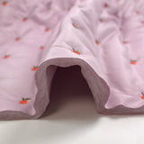 Matelassé pommes brodées fond mauve
