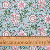 Popelina de algodón con estampado digital floral bohemio fondo rosa azul ahumado