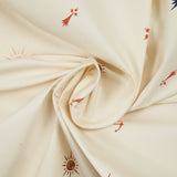 Gabardine 100% coton symbole et soleil fond blanc cassé