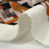 Crepé de viscosa con estampado retro block sobre fondo crudo