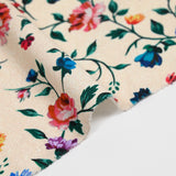 Punto de viscosa estampado con pequeñas flores campestres sobre fondo beige